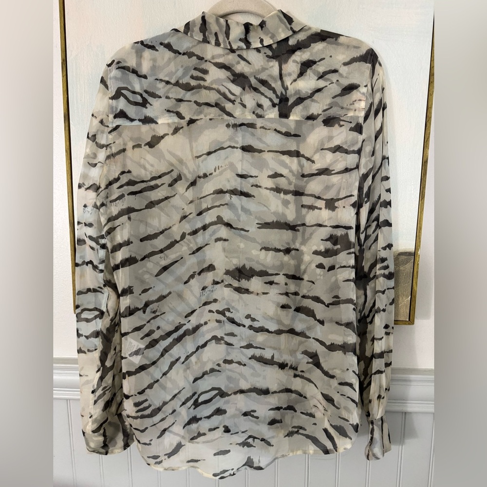 EQUIPMENT Femme Silk Button Up Tiger Printed Pastel Blouse Size L - Picture 5 of 7